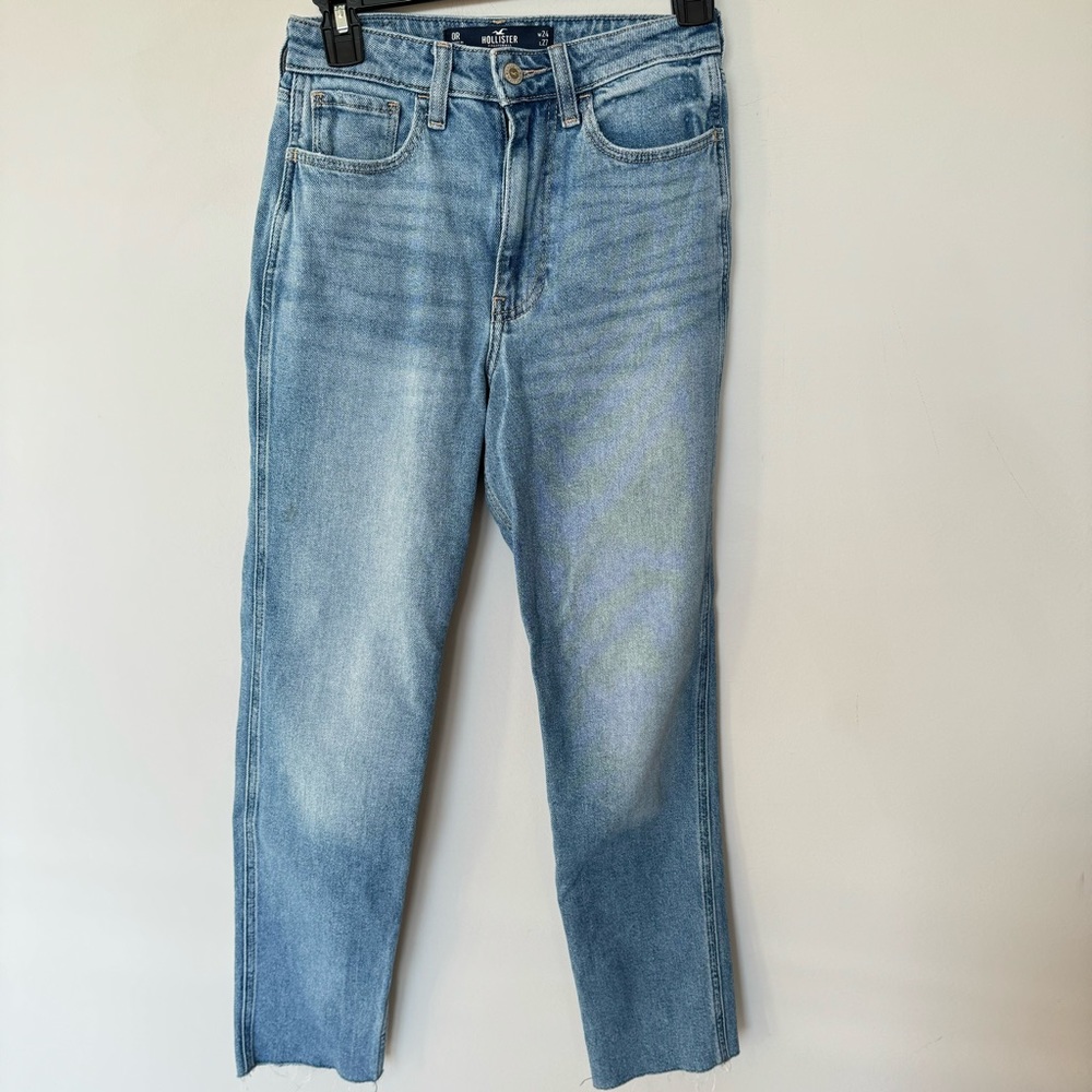 Hollister Ultra High Rise Light Wash Mom Jeans Raw Hem SZ 24